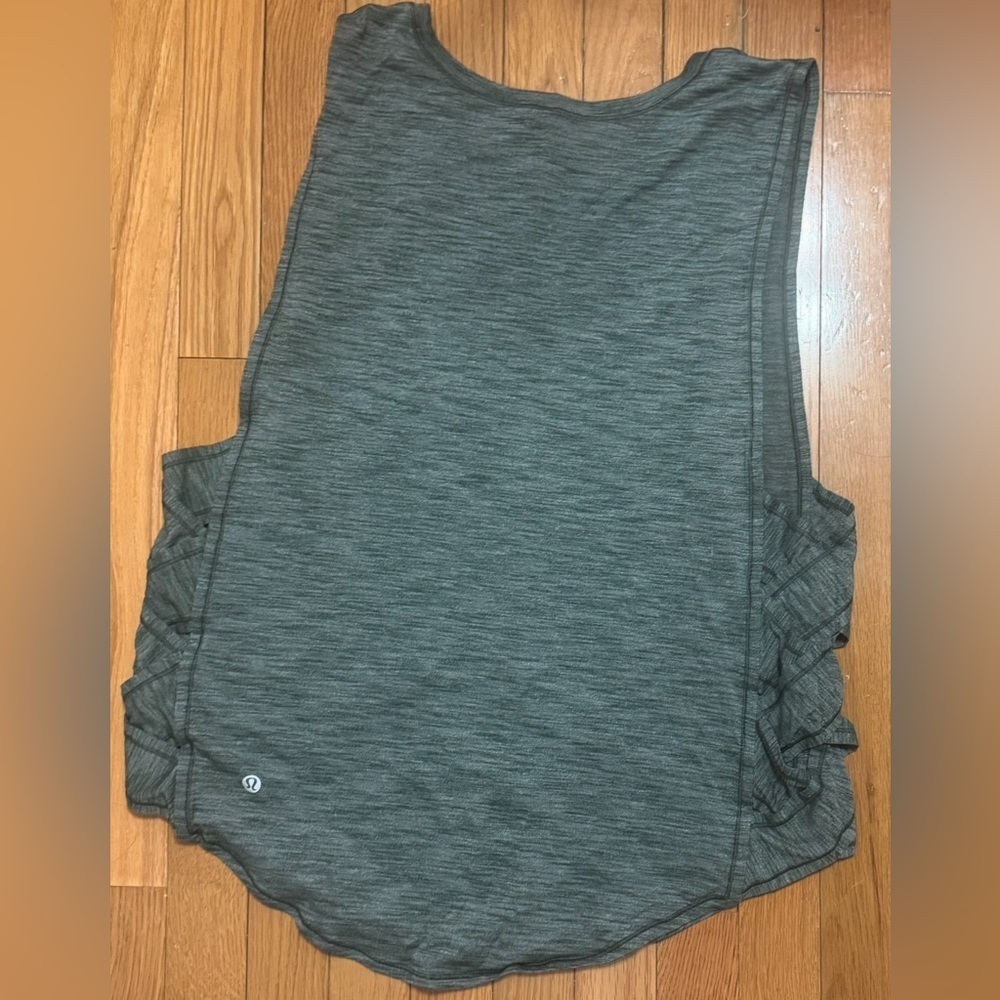 Lululemon tank - Picture 2 of 3
